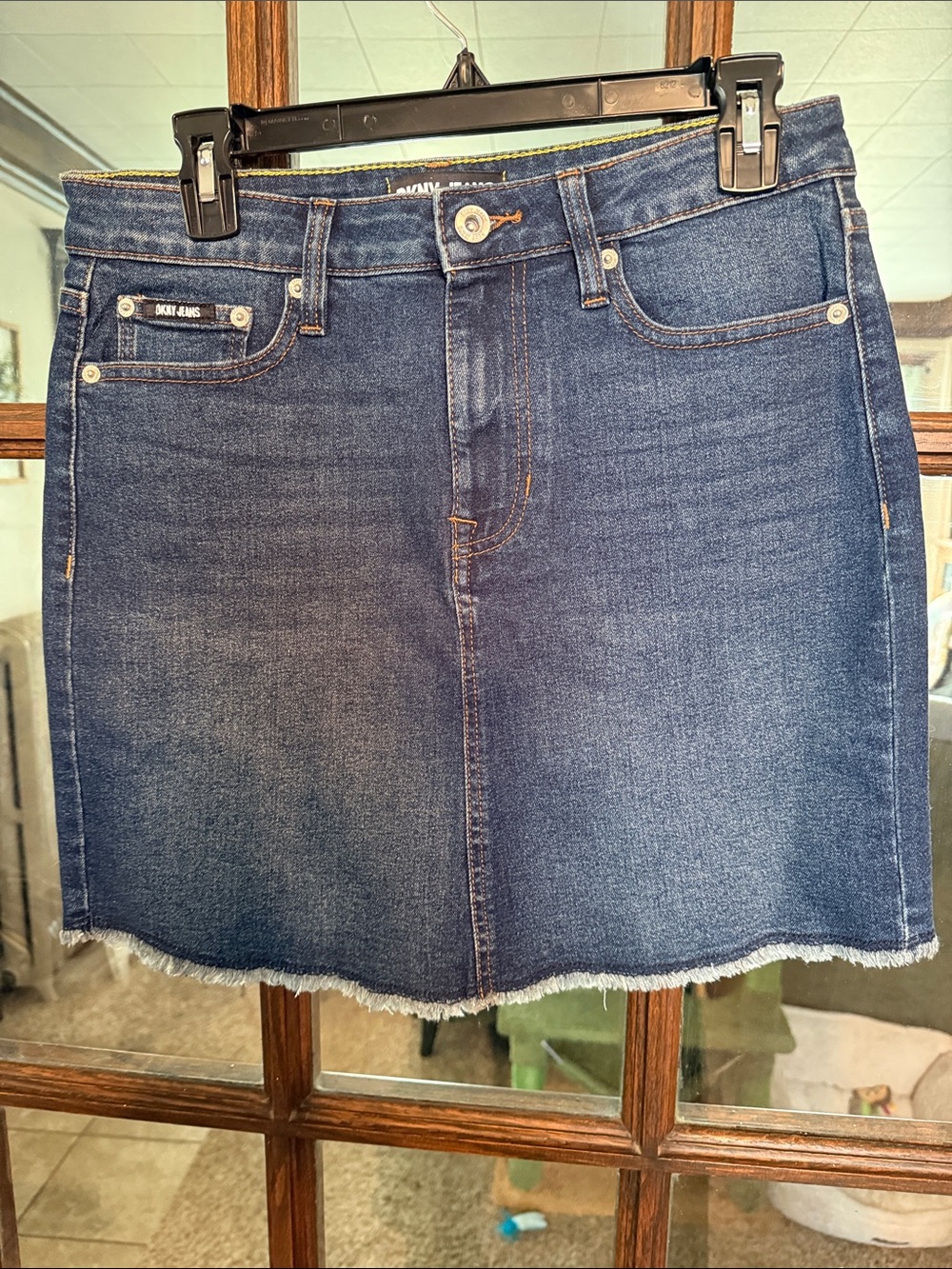 DKNY Jeans Medium Wash Denim Mini Skirt Raw Frayed Hem Size 6 Blue Casual